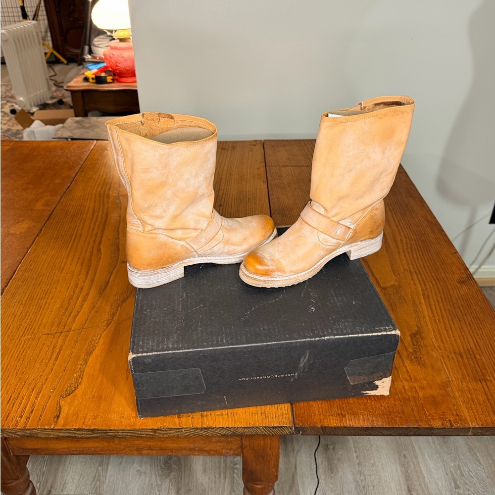 BRAND NEW! Frye Veronica Short Boot - Picture 4 of 10